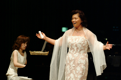 Takako on stage in Kobe, 2002.
